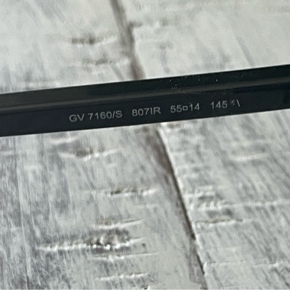 GIVENCHY cat eye rectangular sunnies - Picture 5 of 6